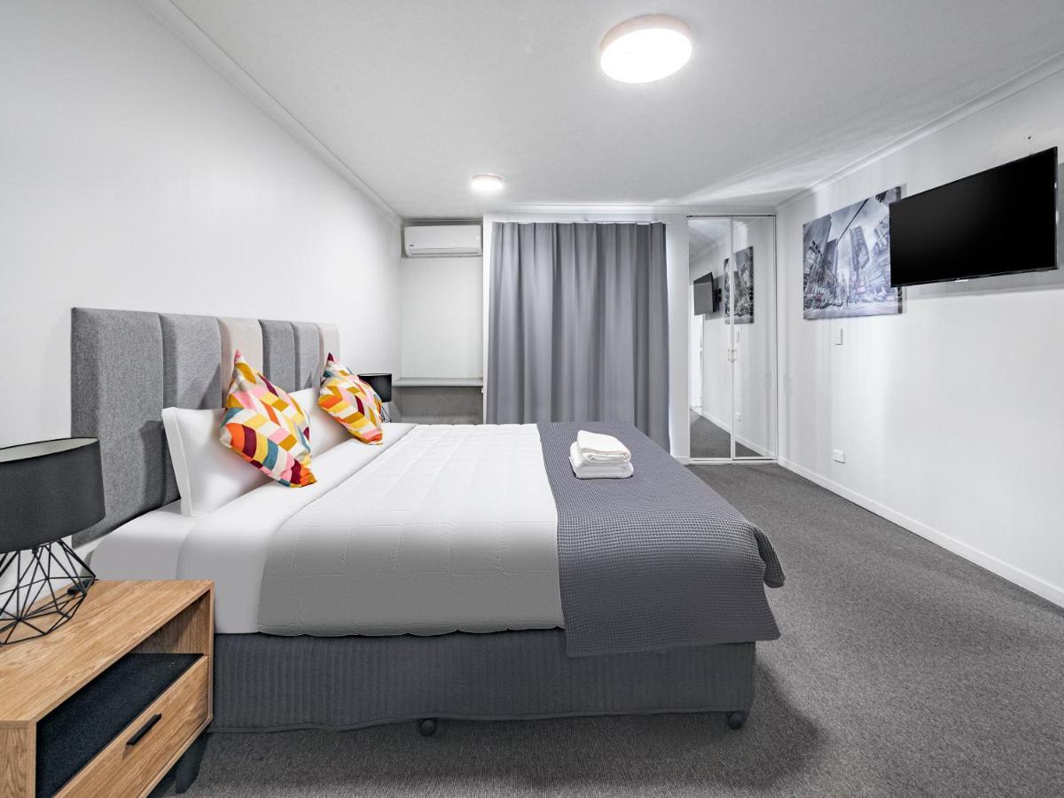 One-Bedroom Apartment,1345056284:JPEG